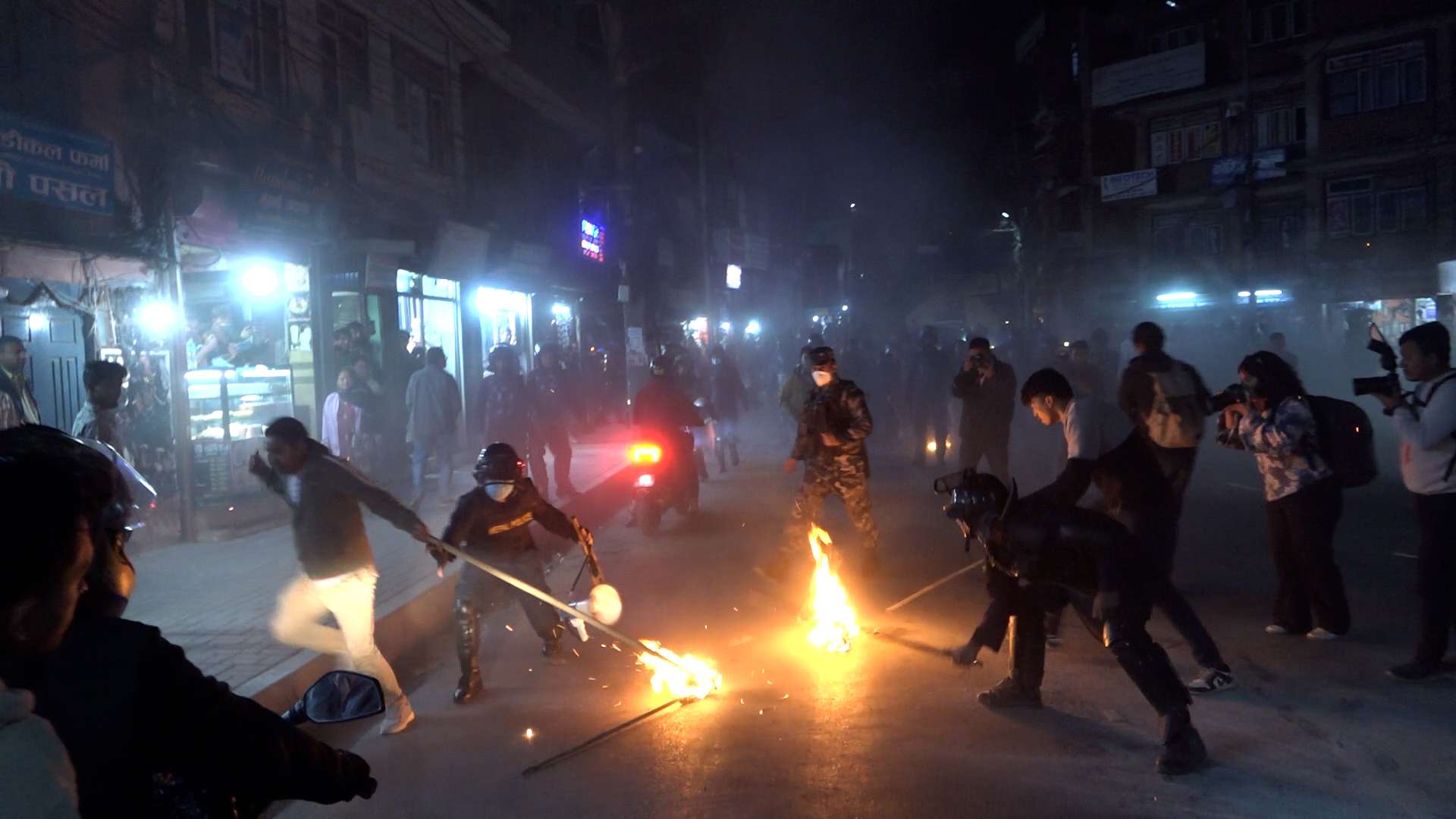 विद्यार्थीद्धारा प्रधानमन्त्री ओलीको पुत्ला दहन