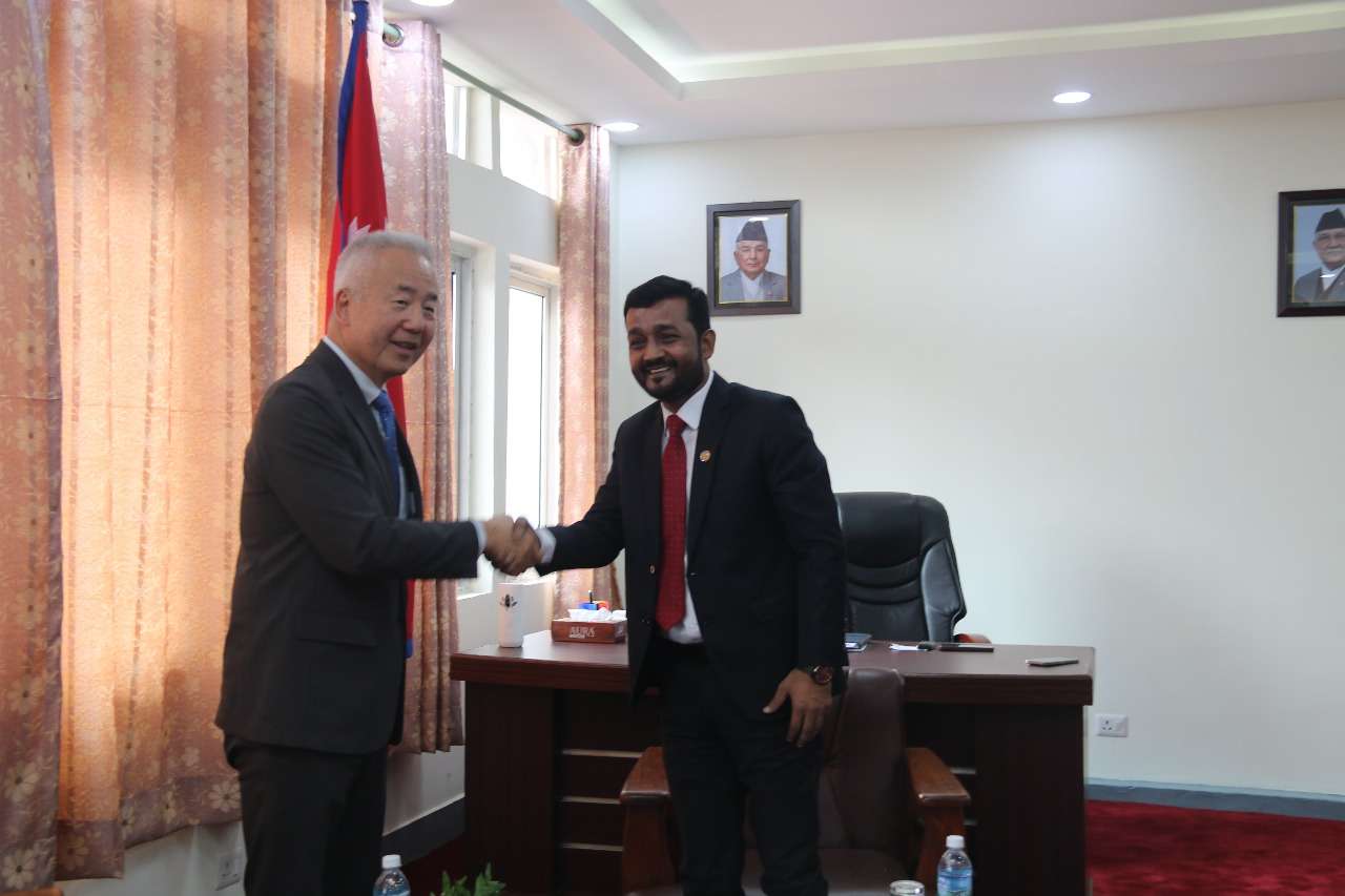 मन्त्री यादव र नेपालका लागि जापानका राजदूत तोरुबीच भेटवार्ता