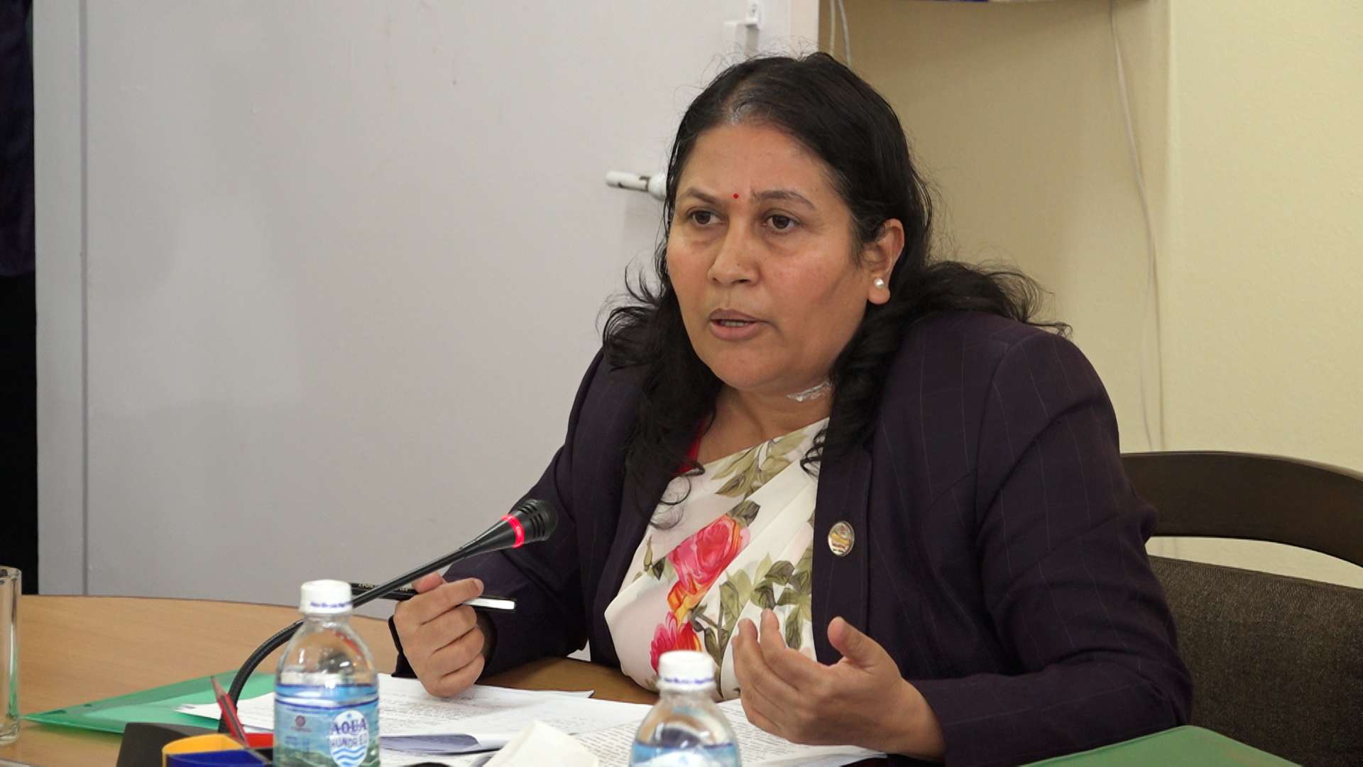 शिक्षामन्त्रीले दिइन् राजीनामा