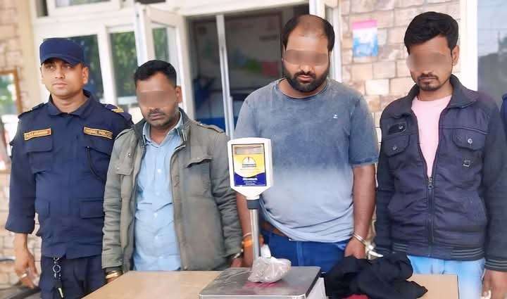 ब्राउन सुगर सहित तीन भारतीय नागरिक पक्राउ