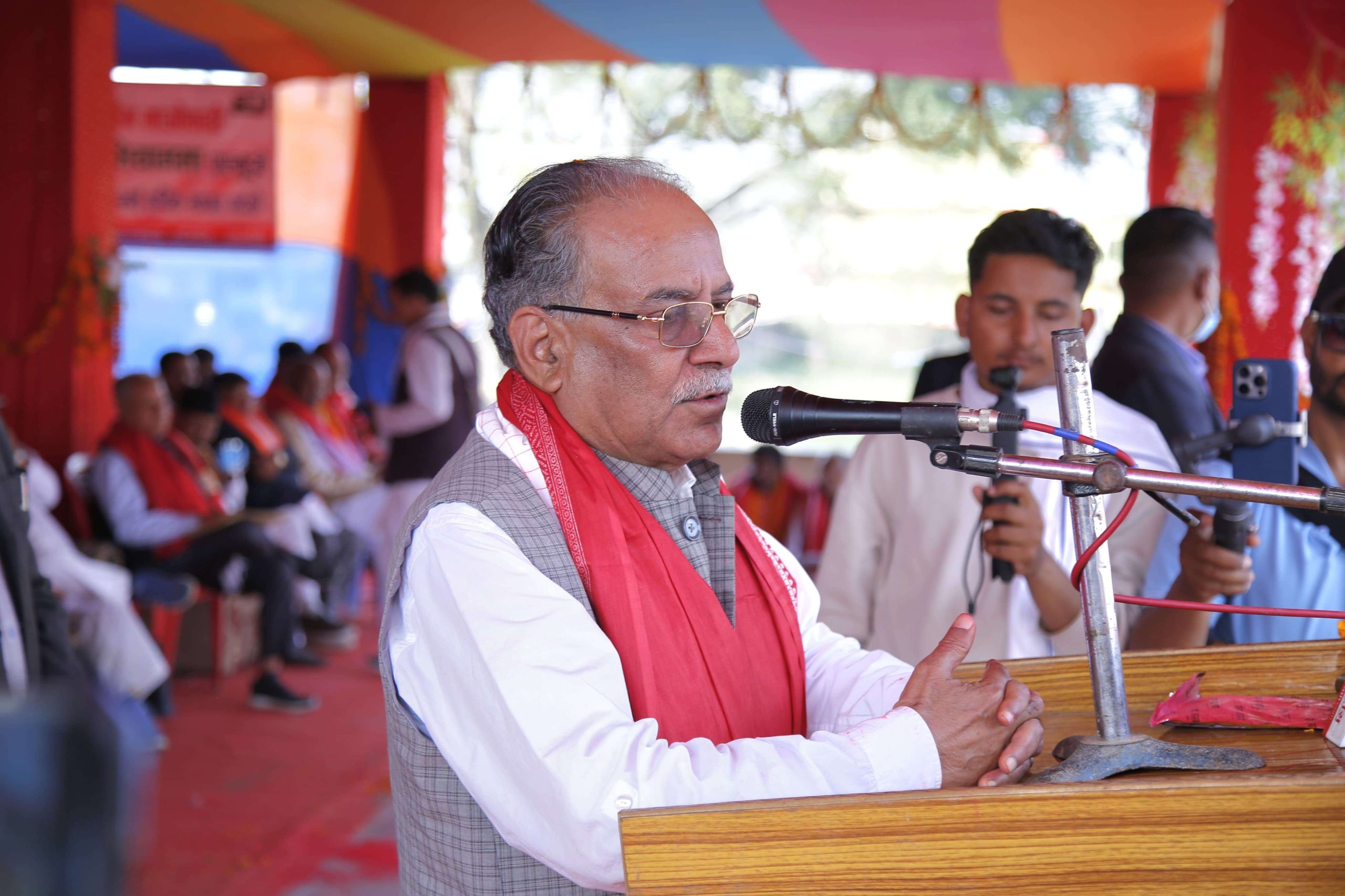 देशको ध्यान मधेसमा केन्द्रित छ : प्रचण्ड