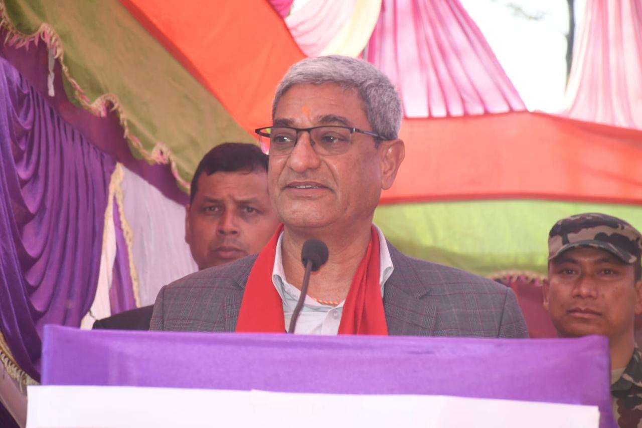 समाज र विज्ञान पछाडि फर्किँदैन : गृहमन्त्री लेखक