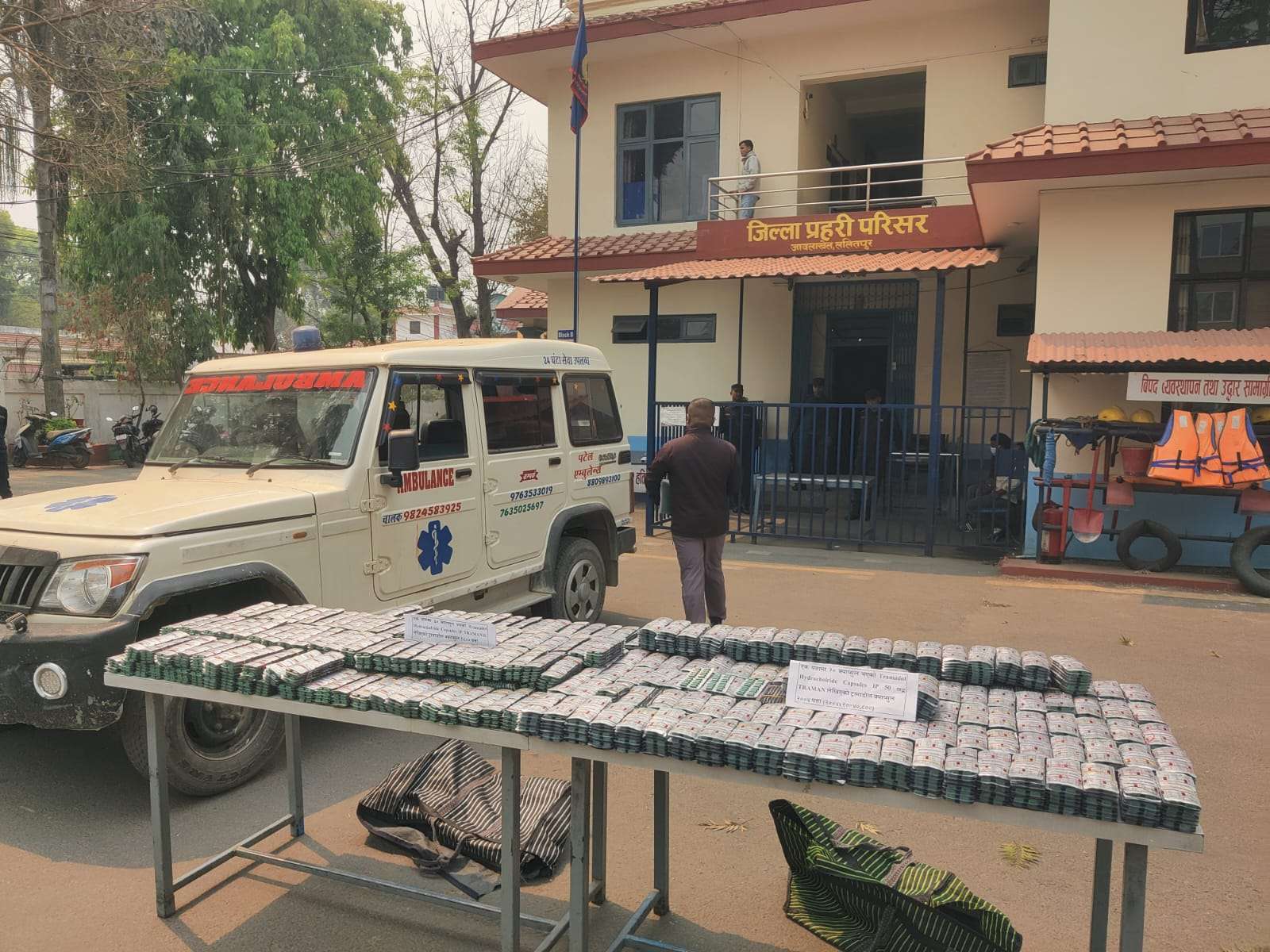 भारतीय एम्बुलेन्समा अवैध ट्रामाडोल क्याप्ससुल बरामद, चार पक्राउ