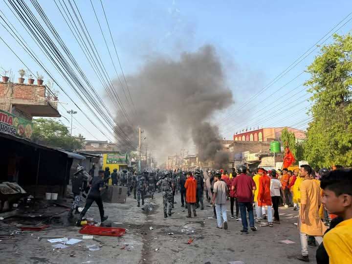 वीरगञ्जमा दुई पक्षबिच झडप, अश्रुग्यास प्रहार