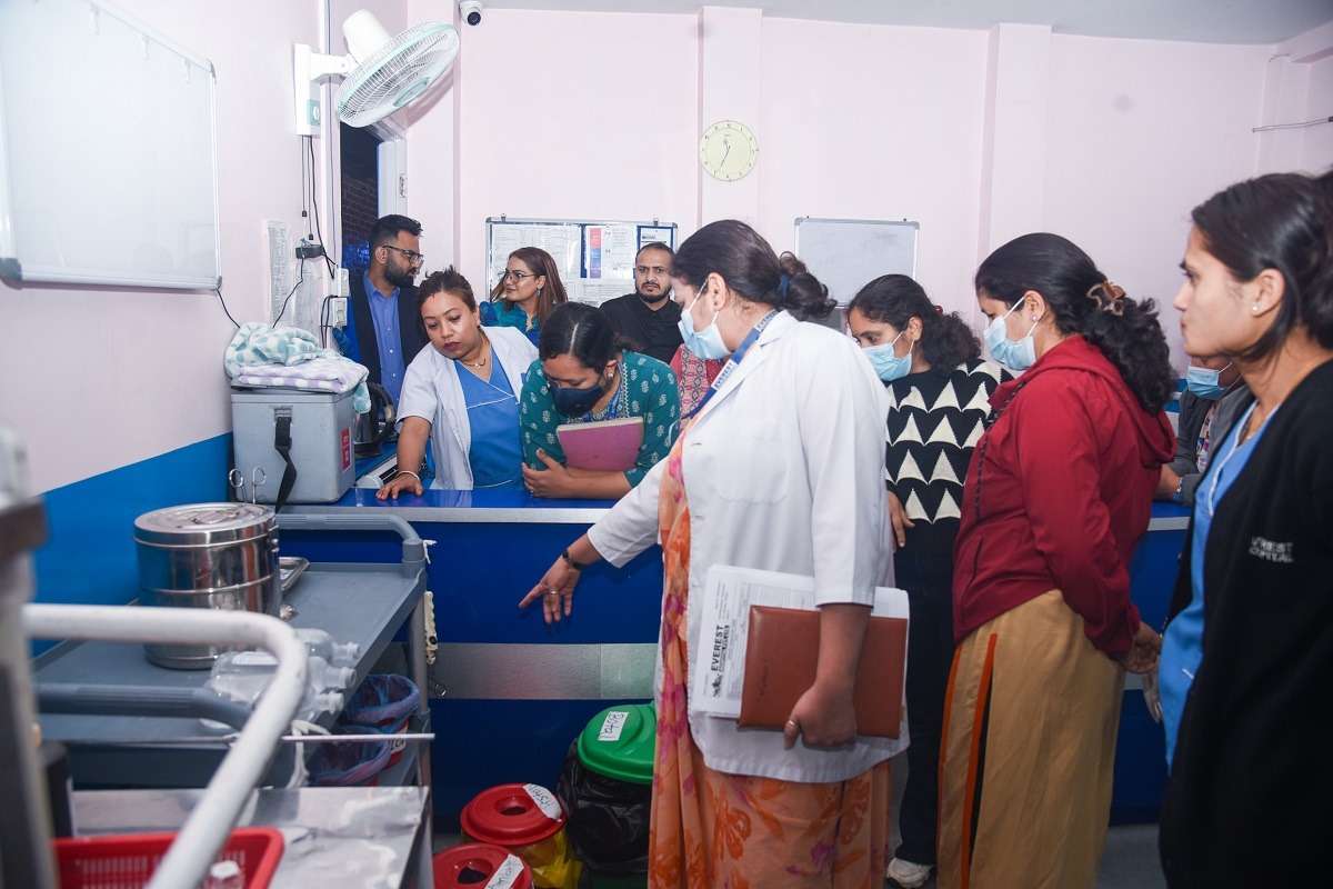 एभरेष्ट अस्पतालबाट हानीकारक फोहर व्यवस्थापनमा पटक पटक भएपछि ५० हजार रुपैयाँ जरिवाना