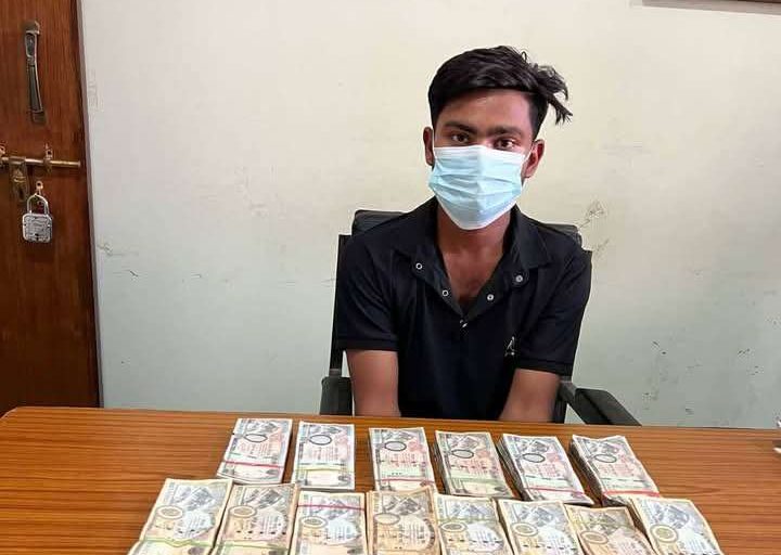 स्रोत नखुलेको १० लाख नेपाली रुपैयाँसहित भारतीय पक्राउ