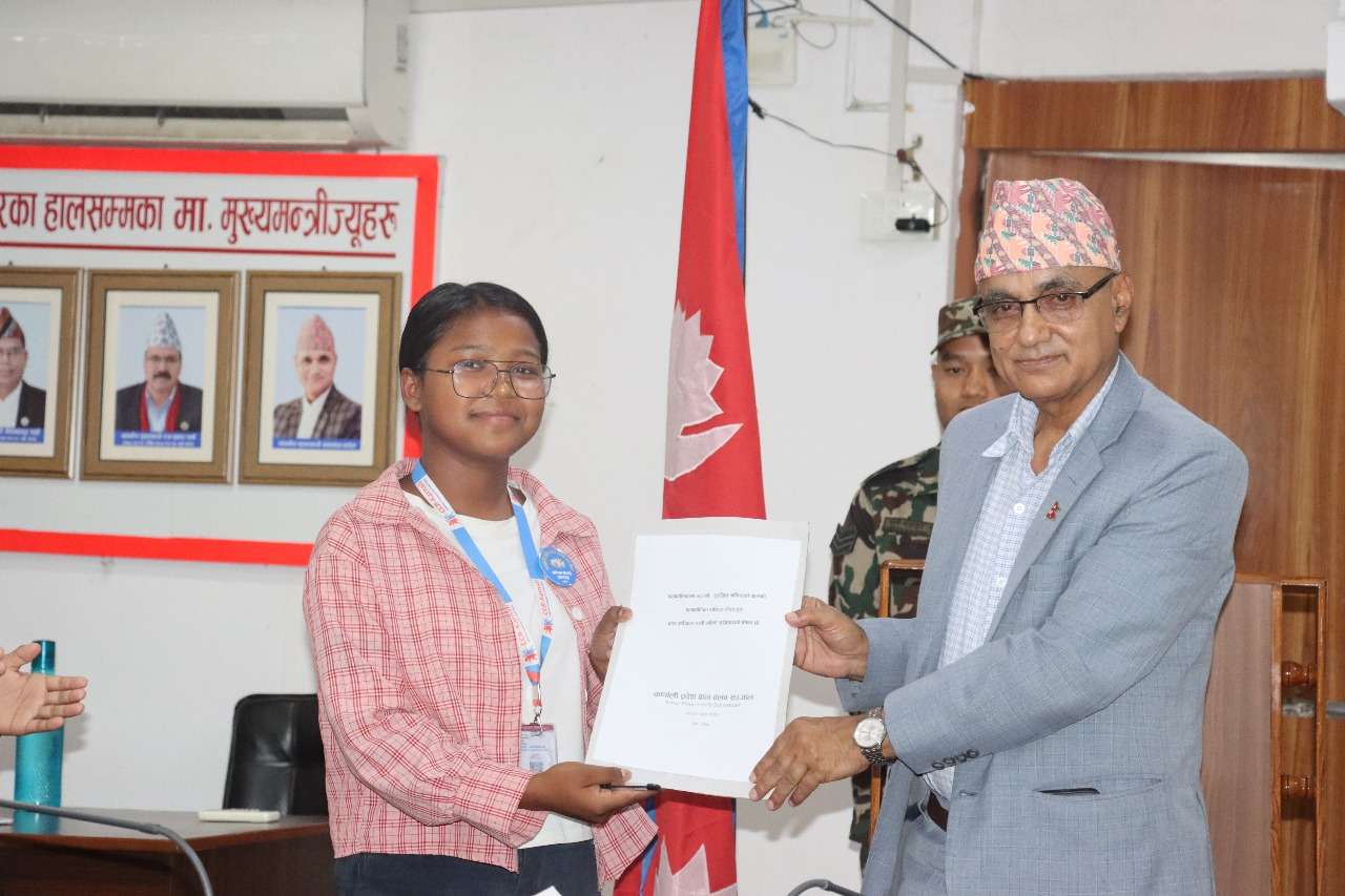 बालबालिकालाई राजनीतिमा नलाग्न मुख्यमन्त्रीको सुझाव