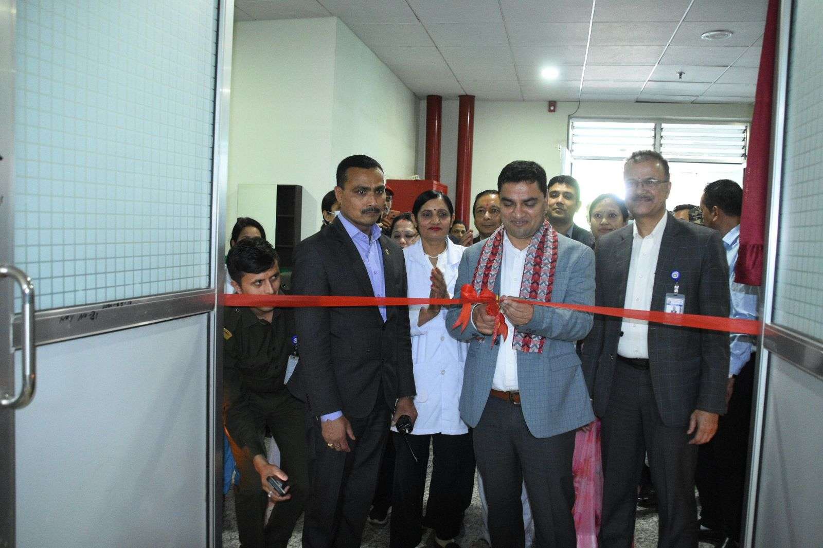 वीर अस्पतालमा थपिएको सर्जिकल आइसीयुको स्वास्थ्य मन्त्री पौडेलद्वारा उद्घाटन,