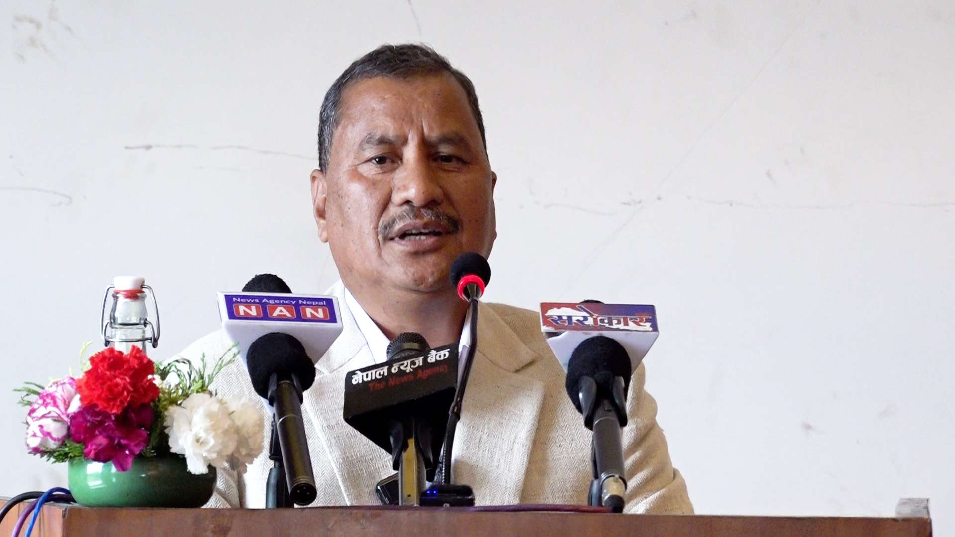 कुर्सीसँग सार्वभौमिकता लेनदेन भइरहेको छ :  विप्लव