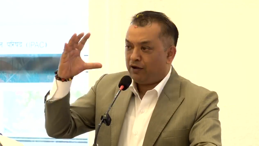 प्रतिज्ञापत्रबारे कांग्रेस सभापति थापा खुला प्रश्नोत्तर कार्यक्रम गर्दै