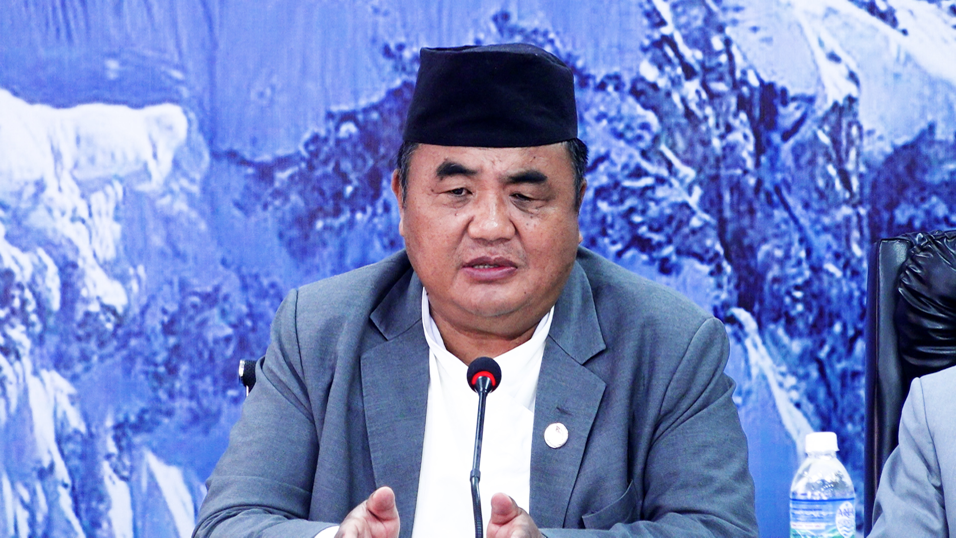 राष्ट्रिय गौरवका आयोजनाहरुलाई पुन विचार गरेर घटाउनुपर्छ : मन्त्री राई