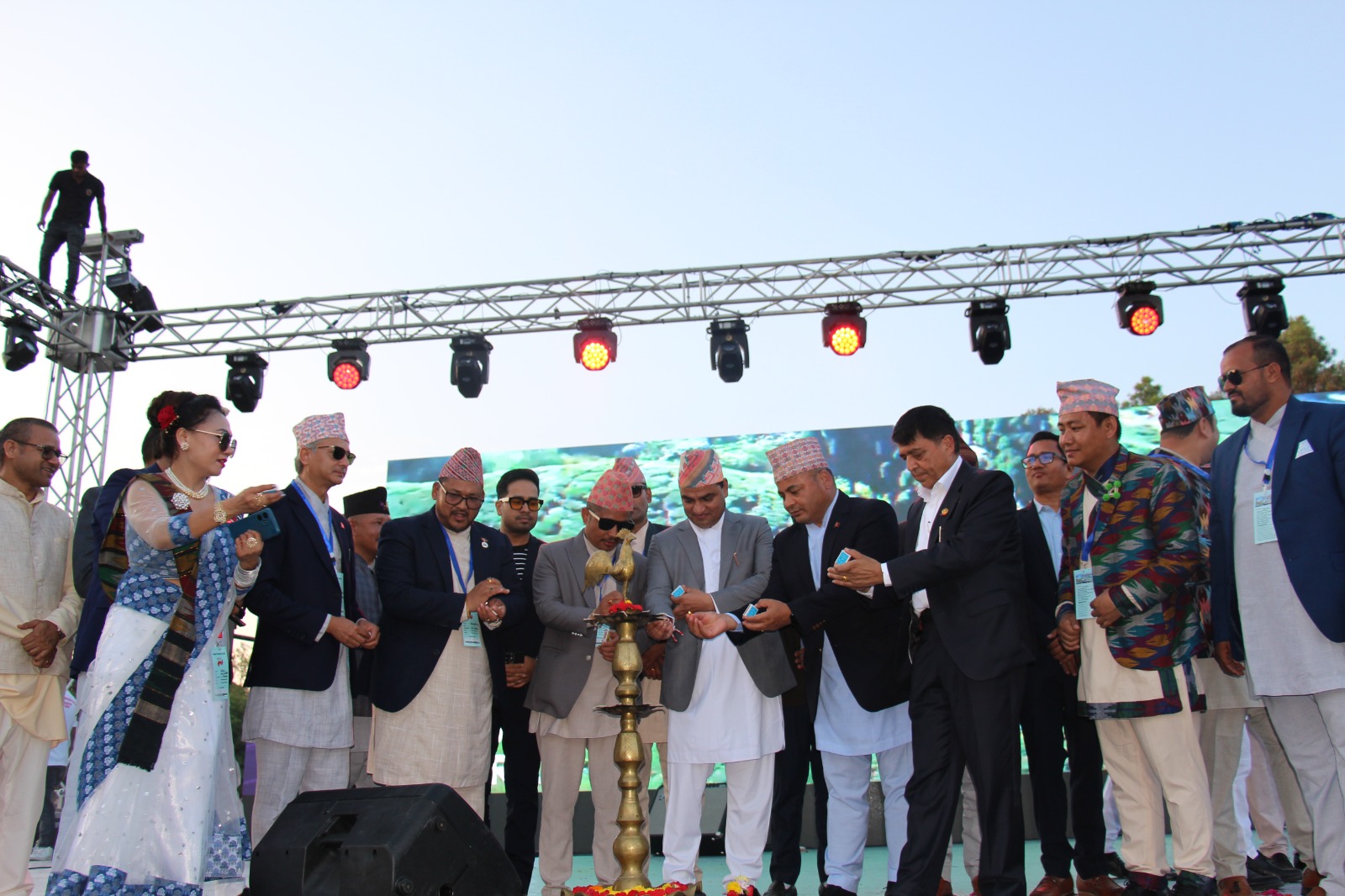 विदेशिएका श्रमिकको स्वास्थ्य बलियो बनाउन थप कार्यक्रम ल्याइने मन्त्री पौडेलको घोषणा