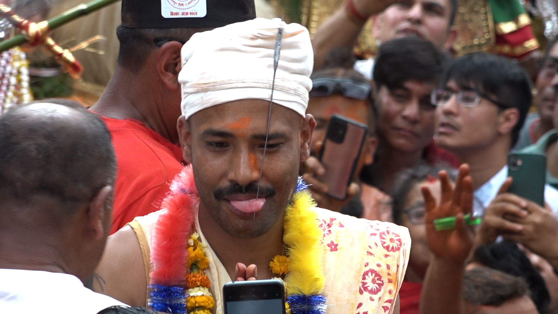 बोडेमा सुजनले तेस्रो पटक जिब्रो छेडे (फोटो)