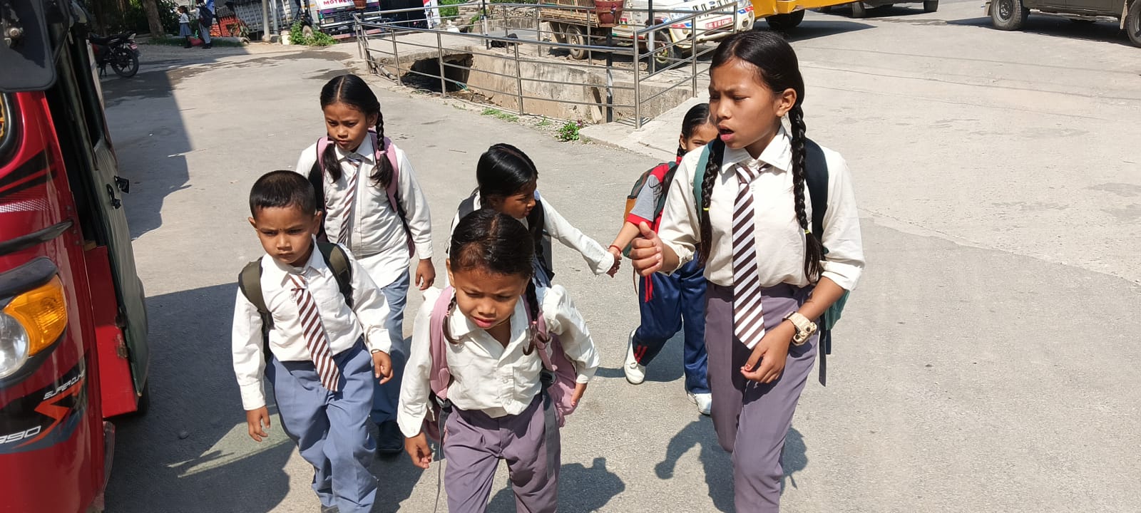 संस्थागत विद्यालय पठनपाठनमा व्यस्त, सामुदायिक विद्यालयका शिक्षक आन्दोलनमा मस्त