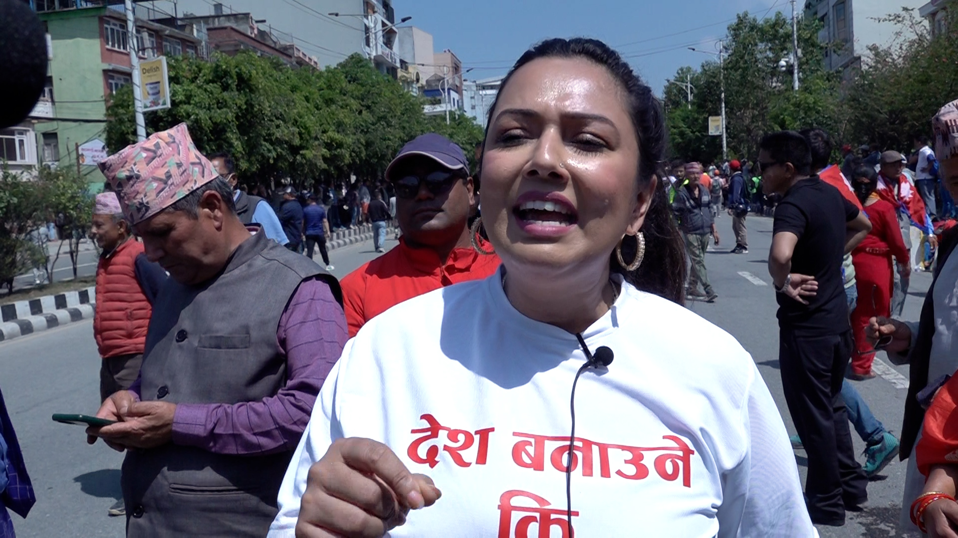 खुस्बु ओलीले भन्छिन्; दलालतन्त्र र दलतन्त्रको विरुद्ध सडकमा छौं
