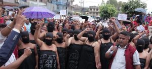 माइतीघरमा सहकारी पीडितको अर्धनग्न प्रदर्शन