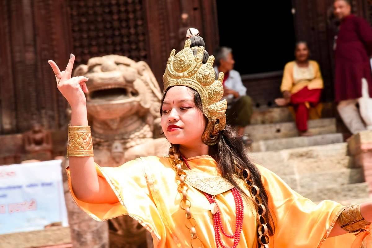 बसन्तपुर शिवपार्वती डवलीमा परम्परागत चर्या नृत्य देखाइयो