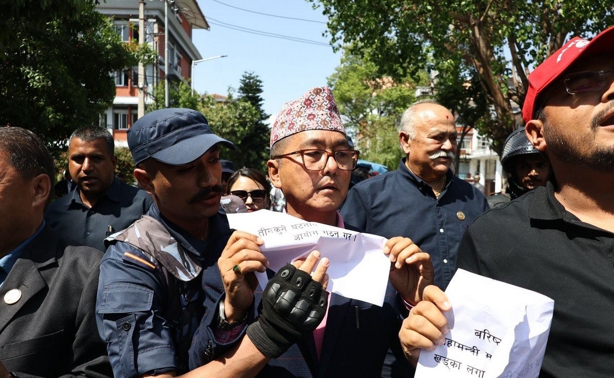 राप्रपाका लिङ्देन, शाही र तामाङ् पक्राउ, काठमाडौँ परिसर लगियो