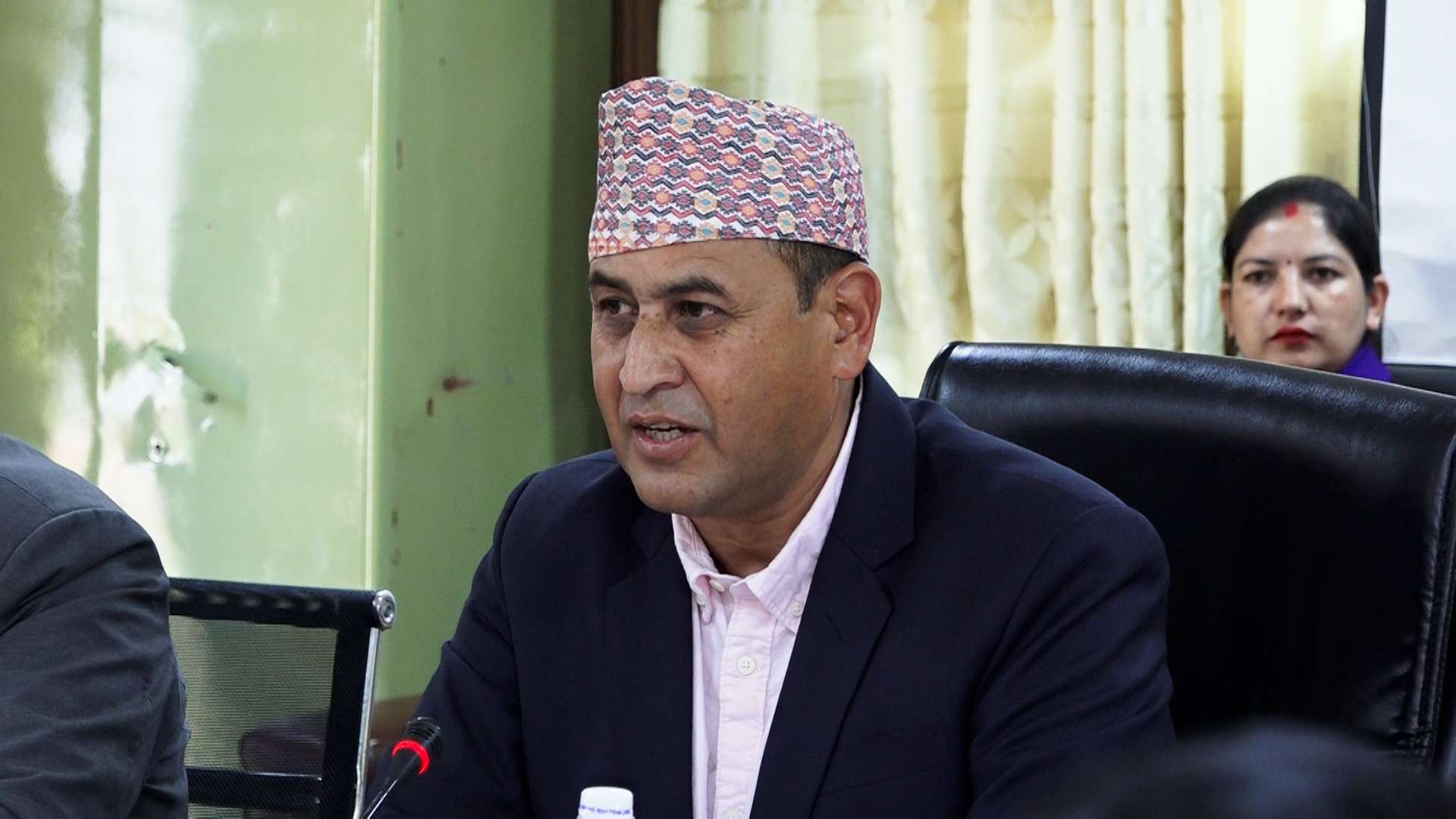 बैठकमा रामहरिले भने : पार्टी निर्देशन आयो भने समिति सभापति छोड्न तयार छु बैठकमा रामहरिले भने : पार्टी निर्देशन आयो भने समिति सभापति छोड्न तयार छु