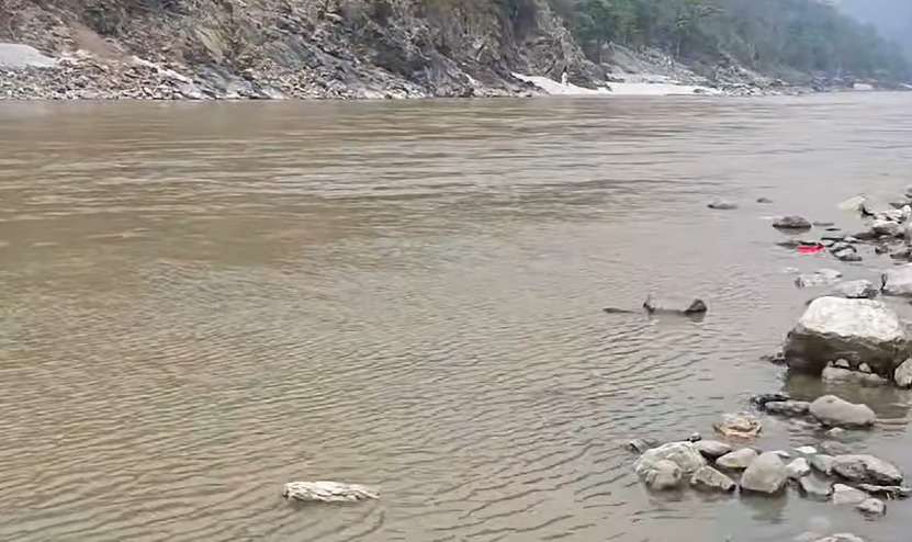 भान्जालाई बचाउन जाँदा मामा पनि बेपत्ता, सप्तकोशीमा खोजी तीव्र