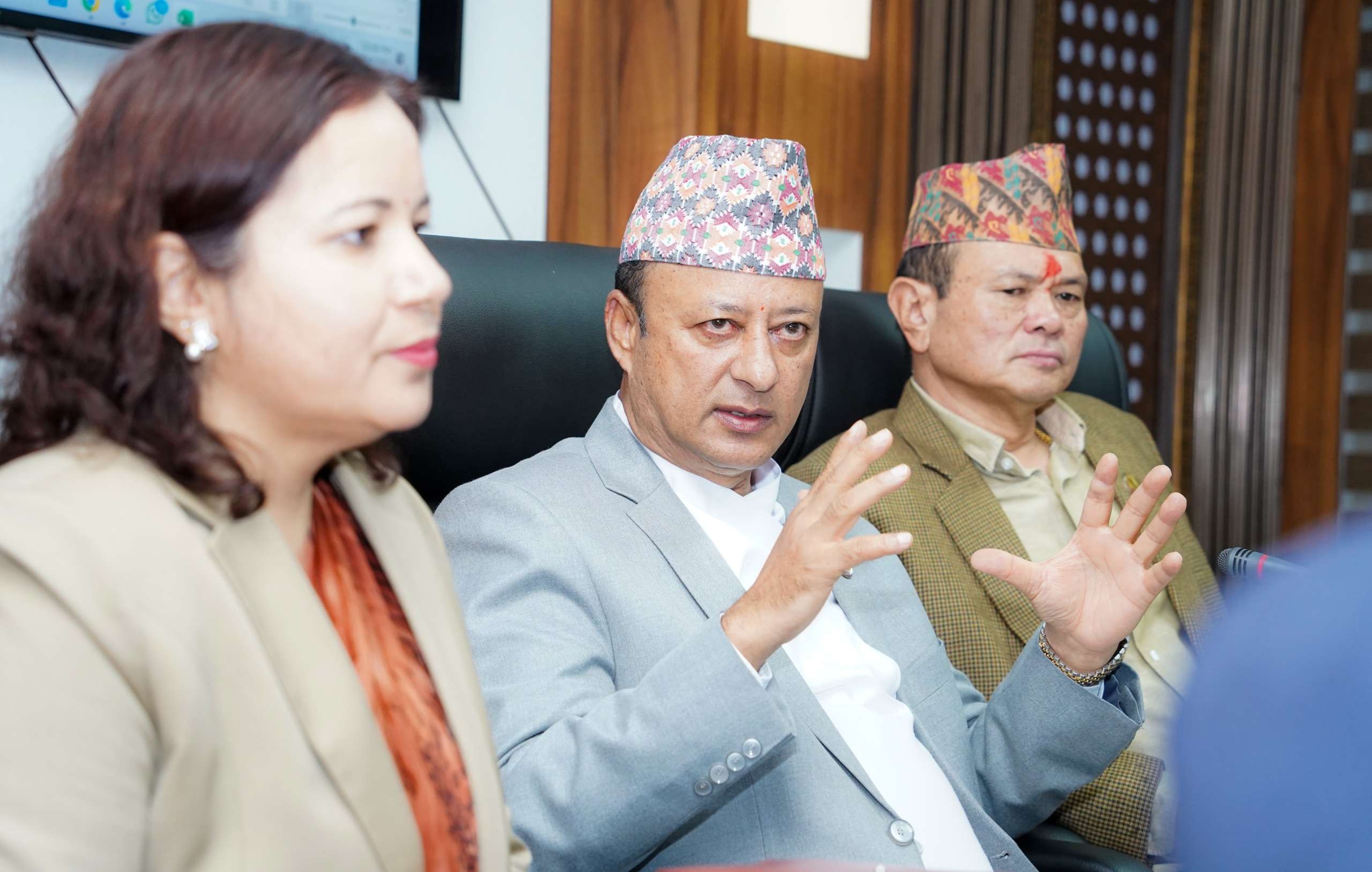 कोहलपुर–सुर्खेत प्रसारण लाइन निर्माणमा ढिलाइबारे मन्त्रीको चासो