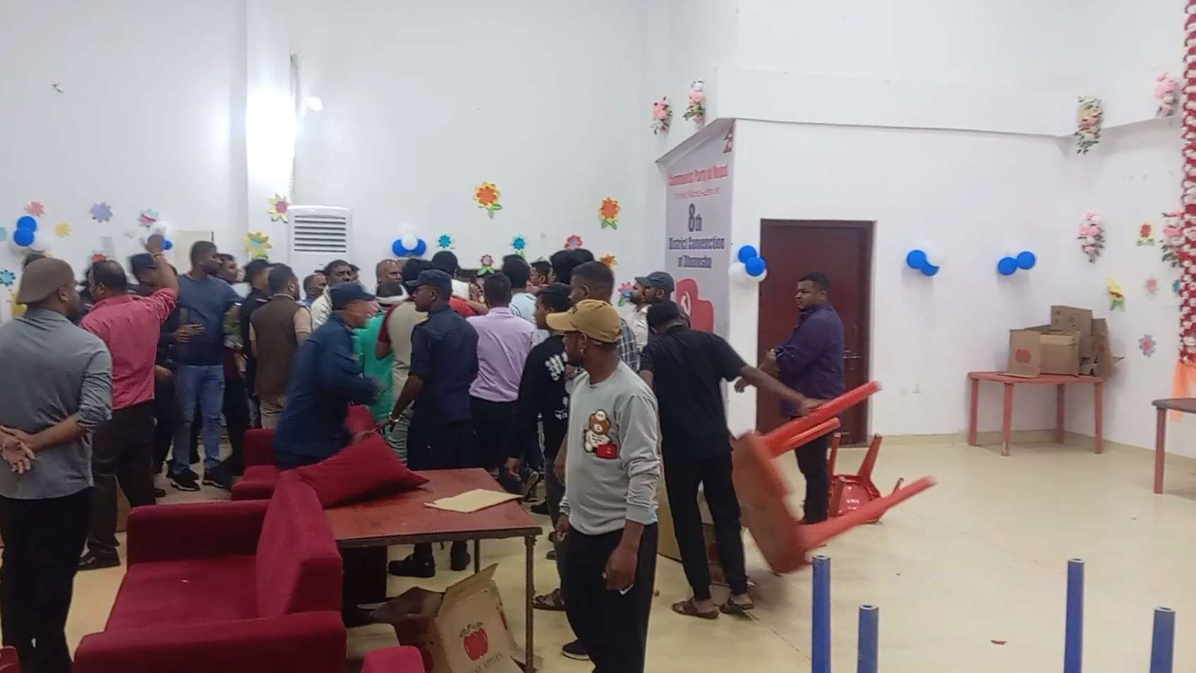 एमाले धनुषा अधिवेशनमा मतदाता नामावलीको विवादले लियो उग्र मोड