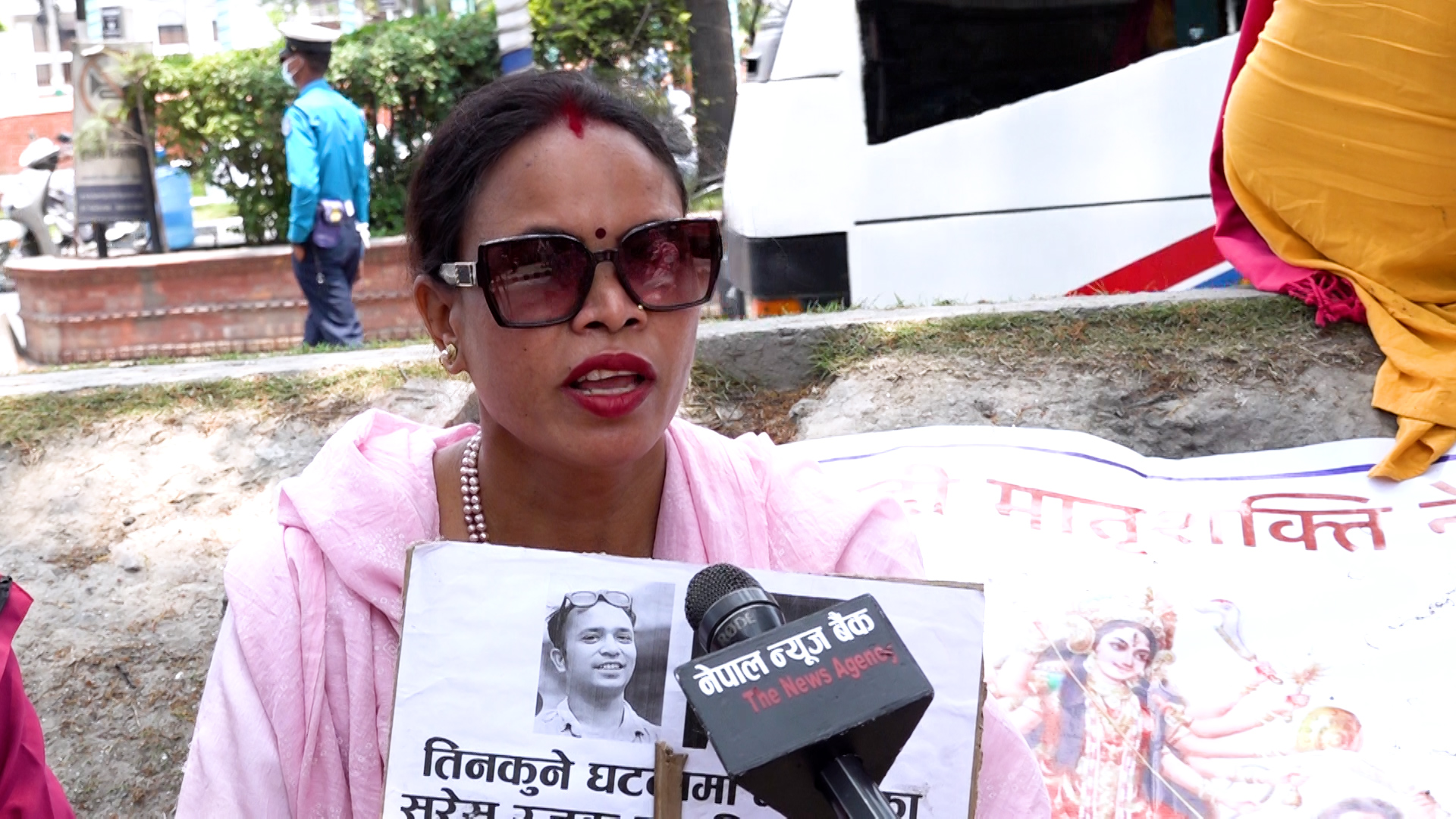 माइतीघरको धर्नामा पूर्वसांसद चौधरी, राजसंस्था स्थापना र कार्यकर्ता रिहाइको माग