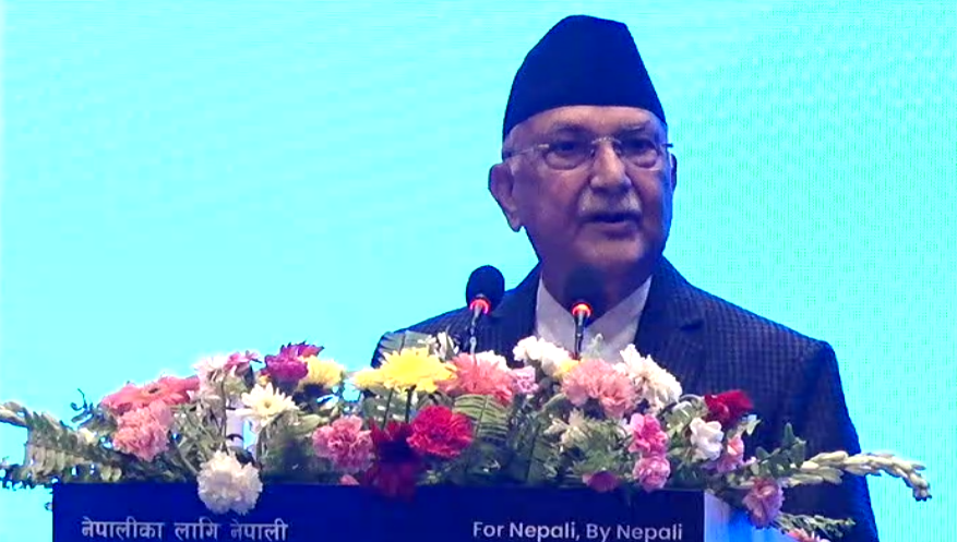 प्रधानमन्त्री ओली रसुवाको बाढीग्रस्त क्षेत्रको स्थलगत निरिक्षण जाँदै