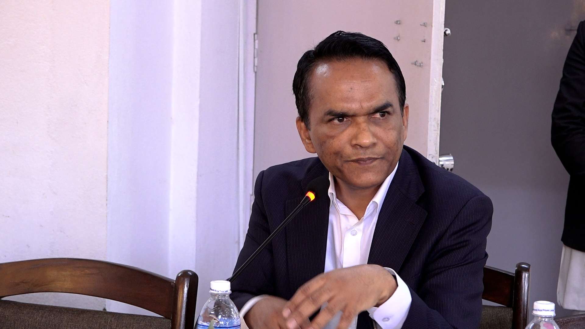 समग्र अर्थतन्त्र चलायमान बनाउन गृहकार्य गर्दै छौं : गर्भनर