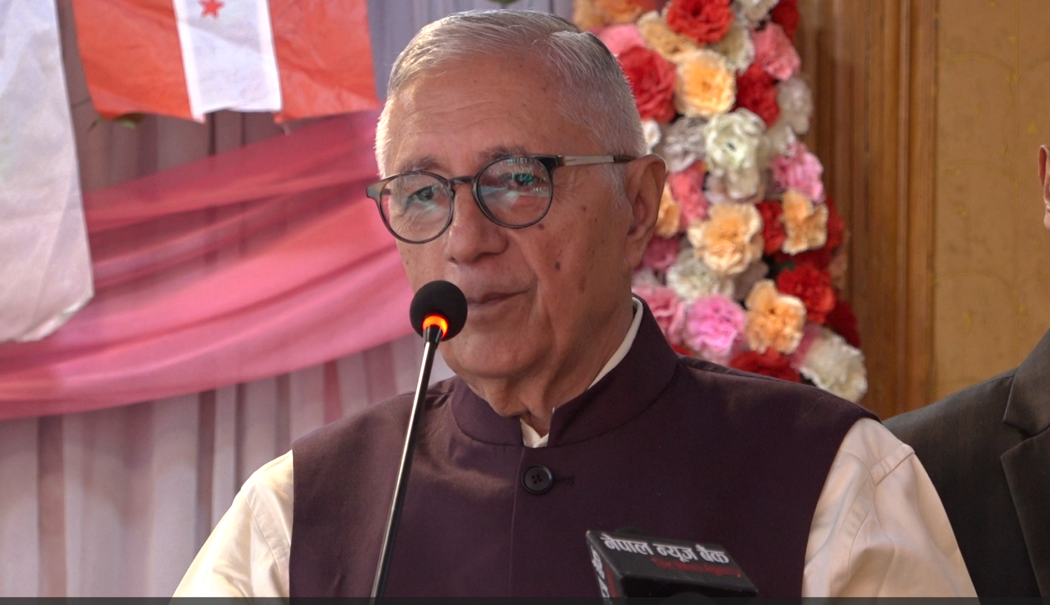 कार्यकर्ताले नेताहरुलाई प्रश्न गर्न नसक्नु भनेको ‘दास’ हुनु हो : डा.कोइराला