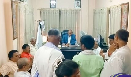 राजर्षि जनक विश्वविद्यालयको भवन निर्माणको माग गर्दै कांग्रेसले बुझायो स्मरण पत्र