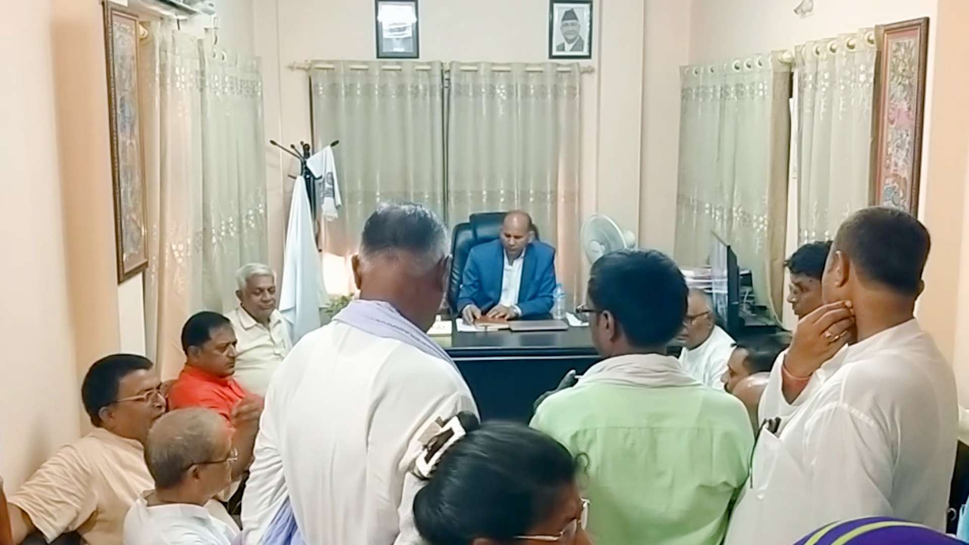 राजर्षि जनक विश्वविद्यालयको भवन निर्माणको माग गर्दै कांग्रेसले बुझायो स्मरण पत्र