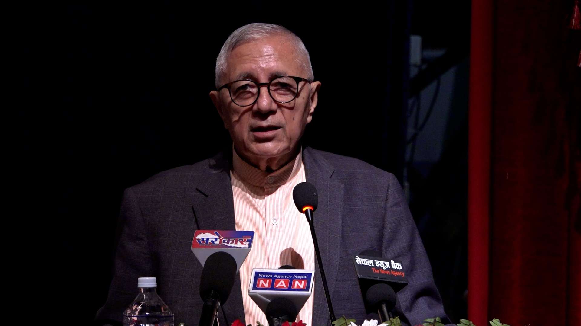 सभापतिलाई कोइरालाको प्रश्न : संविधान संशोधनको मुद्धा कहाँ पुग्यो ? 