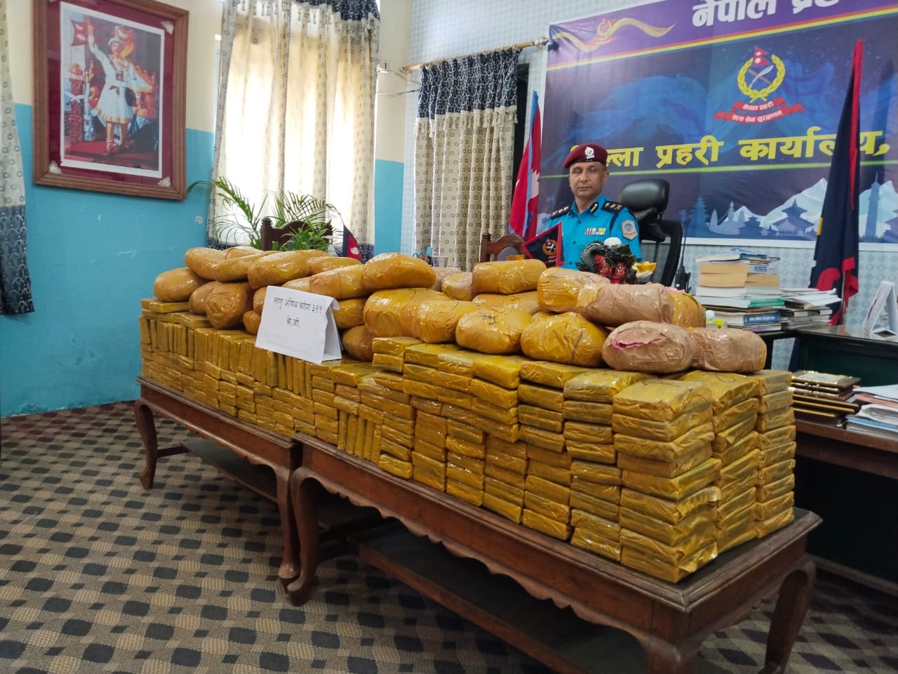 पर्सामा ३१९ केजी चरेशसहित ट्रक चालक पक्राउ