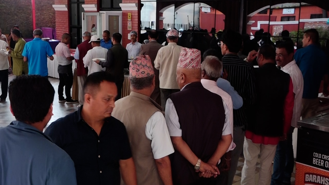 प्रतिष्ठानको दही चिउरा कार्यक्रममा कांग्रेस नेताहरुको भीड