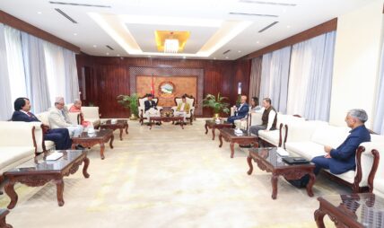 सत्ता पक्षीय दलका शीर्ष नेताको बैठक बालुवाटारमा जारी