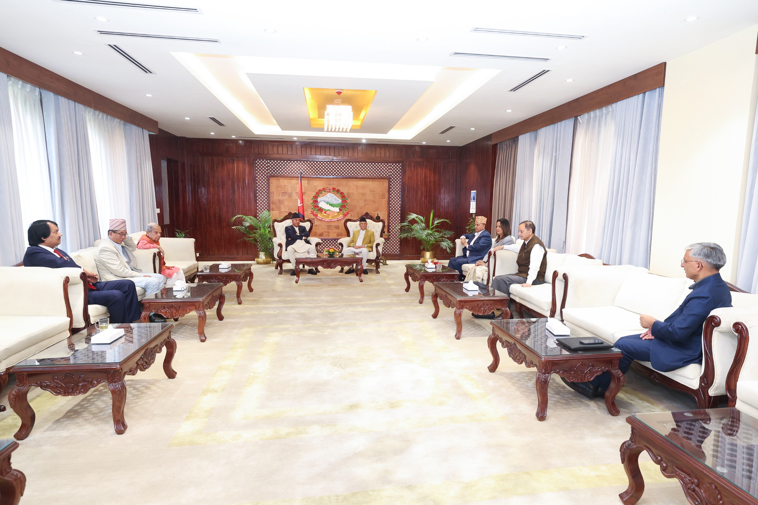 सत्ता पक्षीय दलका शीर्ष नेताको बैठक बालुवाटारमा जारी