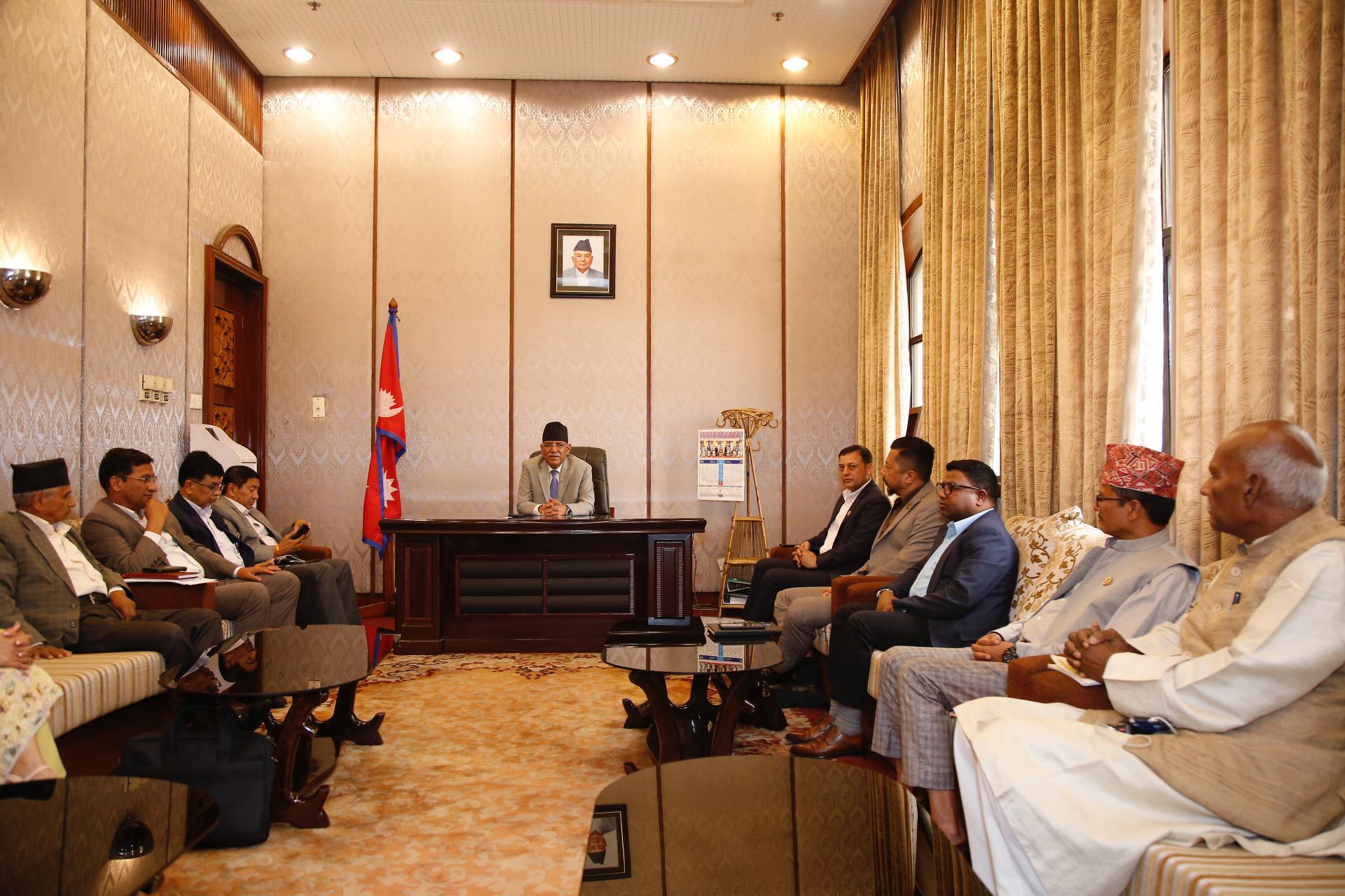 गृहमन्त्रीले राजीनामा दिएर भिजिट भिसा प्रकरणमा सहयोग गर्नुपर्ने