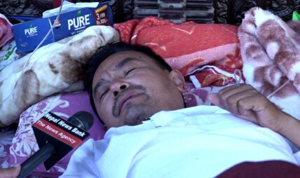 कांग्रेस पार्टी कार्यालयमा तरुण दलका असन्तुष्ट समूह आज पनि आमरण अनशनमा