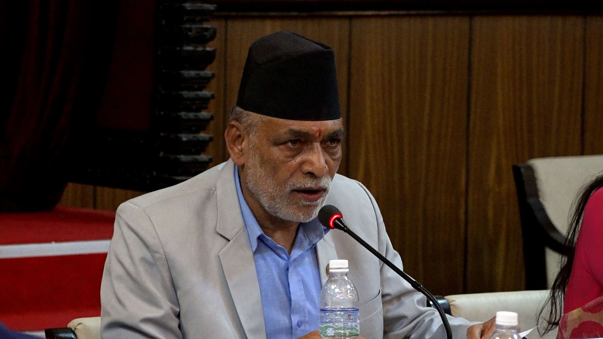 अबको १० दिनमा किसानहरुको मुहारमा खुशी आउनेछ : मन्त्री अधिकारी