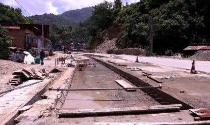 सवारी चापका कारण नागढुङ्गा–मुग्लिन सडक निर्माणको काम प्रभावित