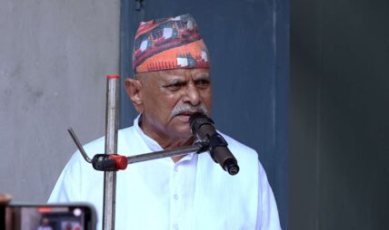 पूर्वराष्ट्रपति यादवद्वारा ‘सत्सङ्गदीक्षा’ पुस्तकको लोकार्पण, नेपाली समाजलाई नैतिक मार्गदर्शन दिने विश्वास