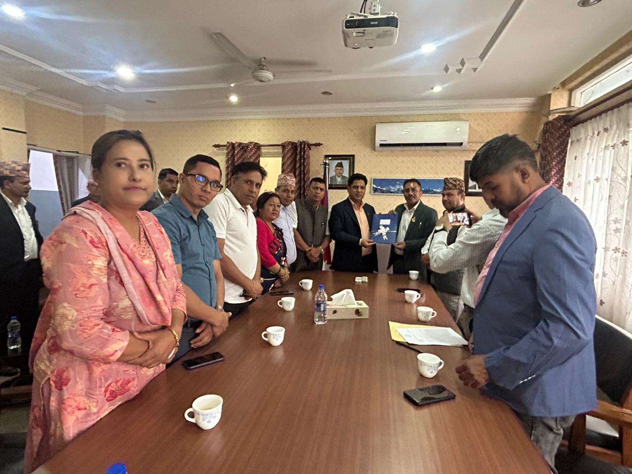 एमआरपी सम्बन्धी निर्देशनविरुद्ध व्यवसायी, मन्त्रीलाई बुझाए ज्ञापन