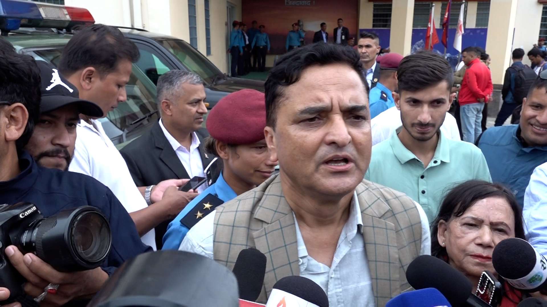 पूर्वराष्ट्रपति र प्रधानमन्त्रीबीचको भेटघाट एमालेको लागि महत्वपूर्ण छ : भट्टराई पूर्वराष्ट्रपति र प्रधानमन्त्रीबीचको भेटघाट एमालेको लागि महत्वपूर्ण छ : भट्टराई