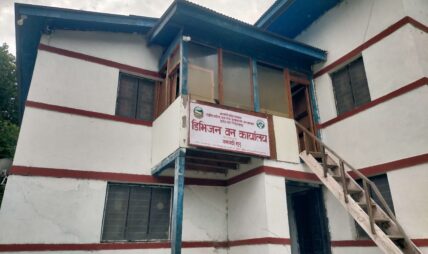 मुगुका सरकारी तथा नीजि क्षेत्रका कार्यालयहरु अपाङ्गतामैत्री भएनन्, सेवाग्राहीलाई सास्ती