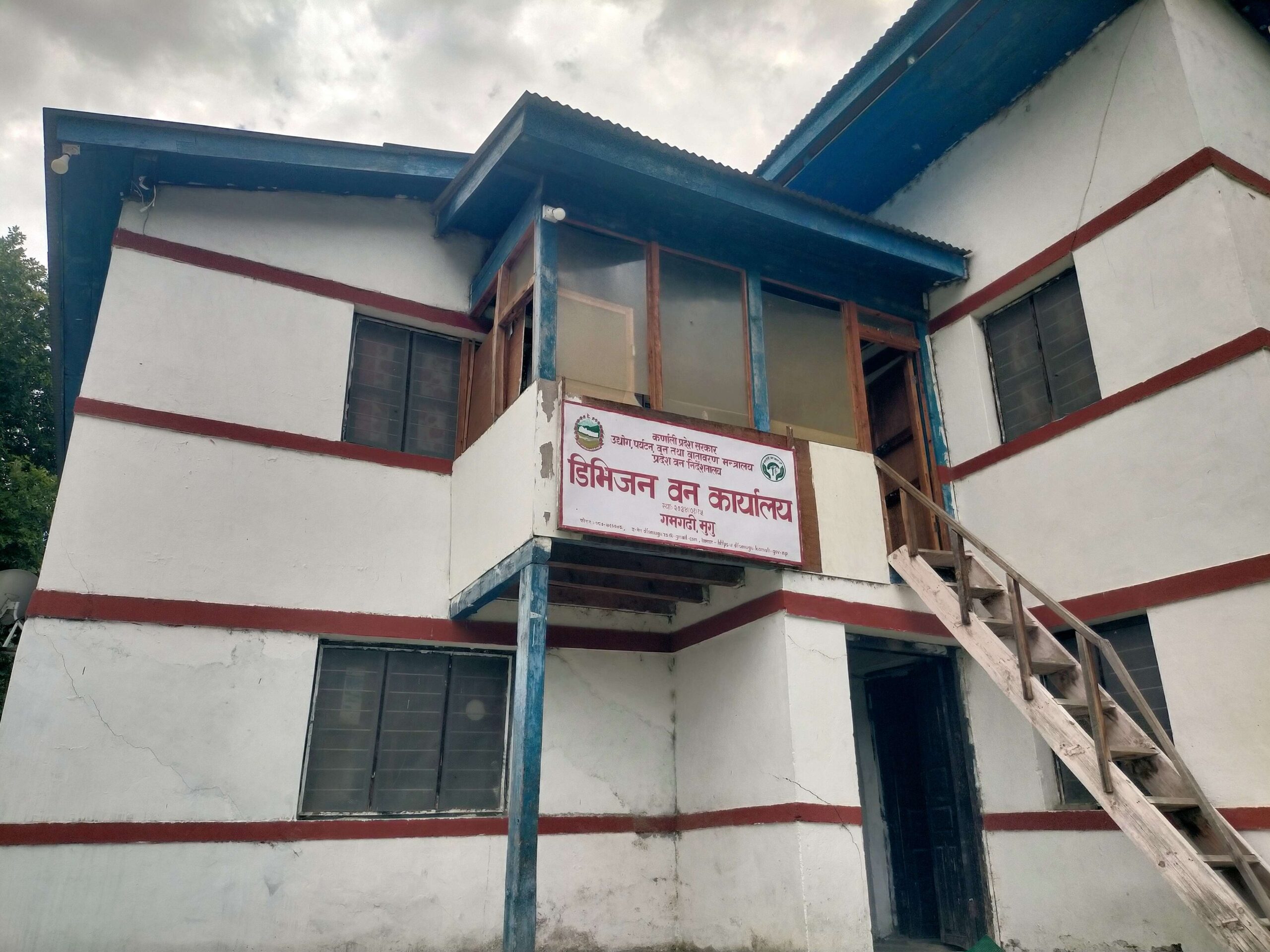 मुगुका सरकारी तथा नीजि क्षेत्रका कार्यालयहरु अपाङ्गतामैत्री भएनन्, सेवाग्राहीलाई सास्ती