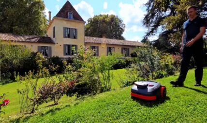 चीनमा निर्मित घाँस काट्ने स्मार्ट यन्त्र विश्वमा लोकप्रिय