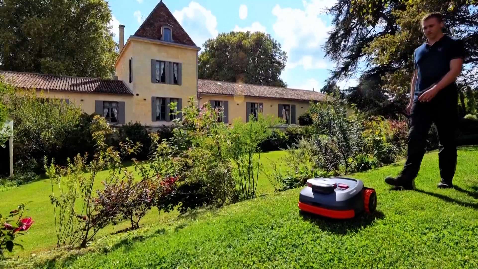 चीनमा निर्मित घाँस काट्ने स्मार्ट यन्त्र विश्वमा लोकप्रिय चीनमा निर्मित घाँस काट्ने स्मार्ट यन्त्र विश्वमा लोकप्रिय