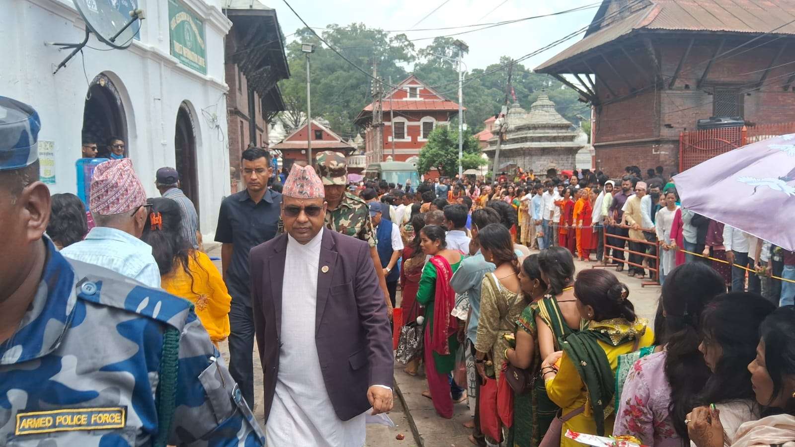 मन्त्री पाण्डेले गरे पशुपतिनाथको अनुगमन, दर्शनलाई व्यवस्थित बनाउन निर्देशन मन्त्री पाण्डेले गरे पशुपतिनाथको अनुगमन, दर्शनलाई व्यवस्थित बनाउन निर्देशन