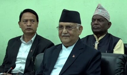 सिद्धान्त छोडेर भाग्ने र विरोधीसँग घाँटी जोडेर दुुनो सोझ्याउने काम पुुष्पलालले कहिल्यै गरेनन् : प्रधानमन्त्री